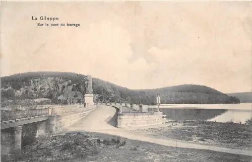 B93614 la gileppe sur le pont du barrage belgien