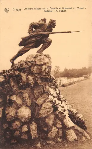 B93552 cimitiere francais sur la citadelle et monument dinant belgien
