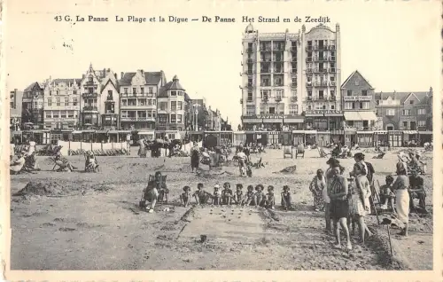 BG34466 la panne la plage et la digue belgium