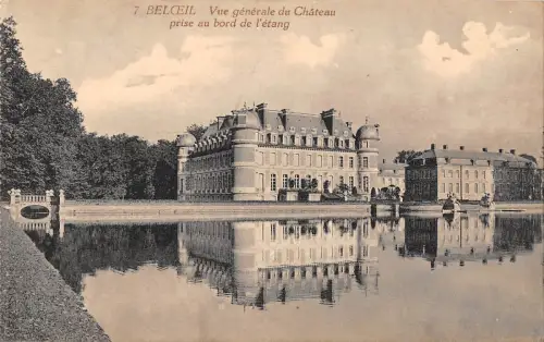 BR55399 vue generale du chateau Beloeil belgien