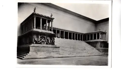 BF15436 Pergamonmuseum Berlin der Altar von Pergamon Deutschland Vorder-/Rückbild
