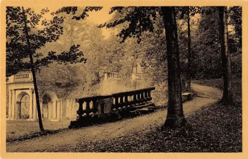 BR55234 Ruines dites du Fer cheval Le parc Mariemont belgien