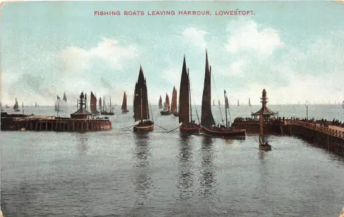 Lot363 UK Lowestoft Fischerboote verlassen Hafen