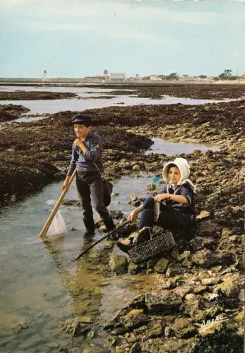 BF16530 ile d oleron jeunes pecheurs oleranais france front/back image