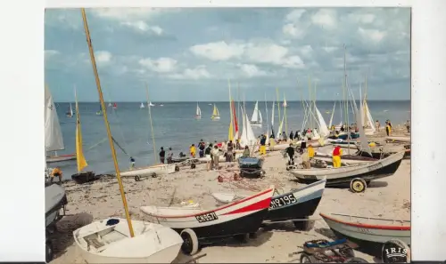 BF31591 le club et les voiliers en mer luc sur mer france front/back image