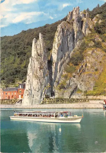uk48615 bateau ville de dinant et rocher bayard belgien