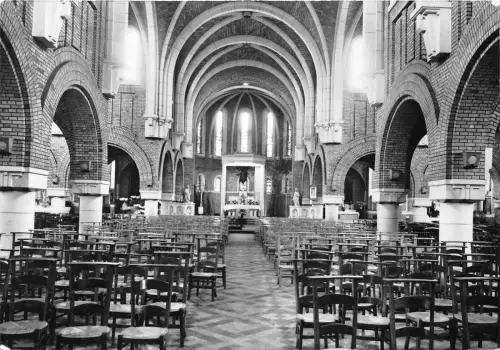 BR19656 Eglise st quentin interieur Quaregnon belgien
