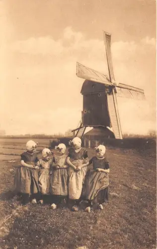 BR40289 Zeeland Typen een jolig troepje Windmühle m Niederlande Niederlande