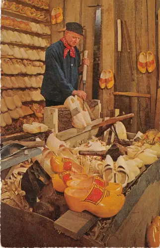 B94548 aalsmeer fabricant de sabots woodenshoemaker types folklore netherlands