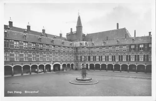 B105268 Niederlande Den Haag, Binnenhof Brunnen