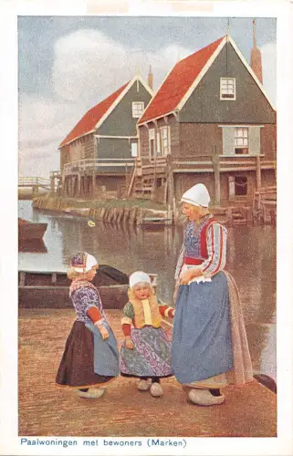 BR56092 Paalwoningen met Bewoners child enfant marken Netherlands