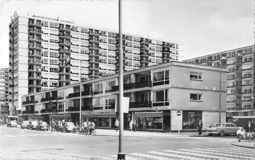 BR53979 Rotterdam karel doormanstraat met flatbow Netherlands