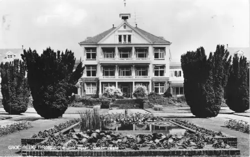Lot120 Groesbeek Hauptgebäude mit Teich Dekkerswald Niederlande Echtfoto