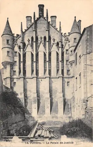 BF4469 la tour maubergeon palais de jsuti poitiers franc