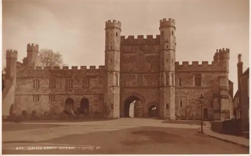 BR68460 Battle Abbey Gateway UK Richter 670 Echtfoto