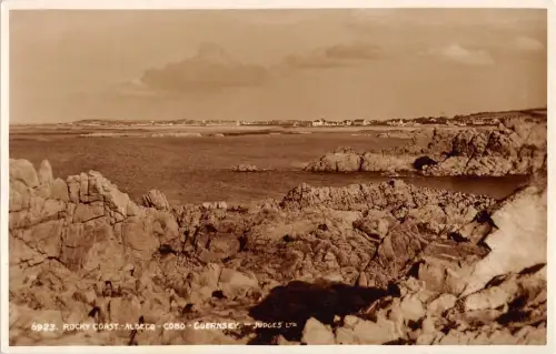 BR68260 Rocky Coast Albeq Cobo Guernsey UK Richter 6923 Echtfoto