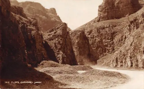 BR68325 Cheddar Cliffs UK Richter 1415 Echtfoto