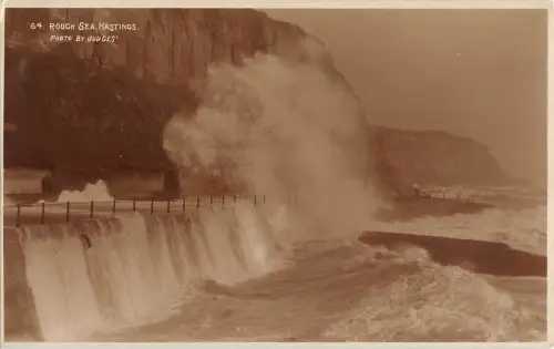 BR68186 Rough Sea Hastings UK Richter 64 Echtfoto