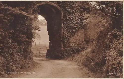 BR68389 Newgate Winchelsea UK Richter 137 Echtfoto