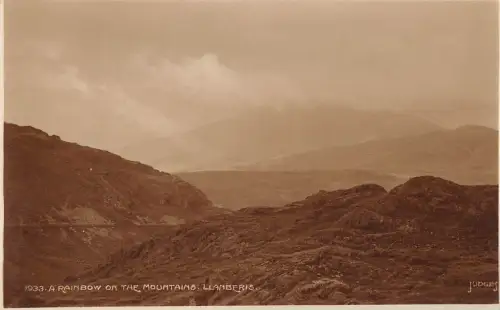 BR68284 ein Regenbogen auf den Bergen llanberis wales Richter 1933 Echtfoto