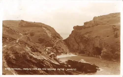 BR69038 Merlins Höhle und König S Arthur Tintagel UK Richter 11724 Echtfoto