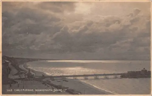 BR69380 Early Morning Bournemouth UK Richter 5163 Echtfoto