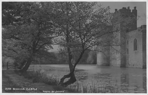 BR68410 Bodiam Castle UK Richter 290 Echtfoto