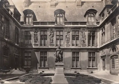 BF32986 musee carnavalet la cour italy front/back image
