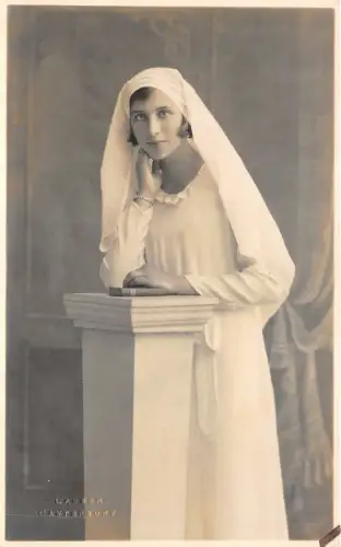 br109319 lander canterbury echtfoto uk sozialgeschichte lady fashion