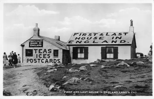 BR96082 erstes und letztes Haus in England Land s End National UK