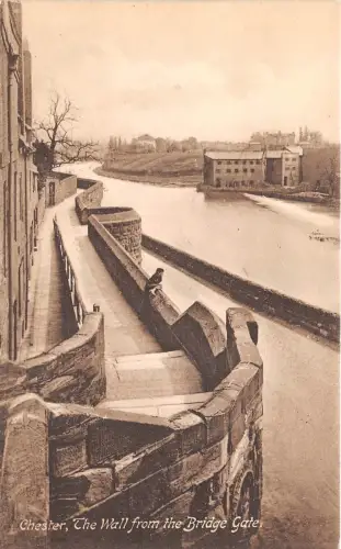 BR59829 die Mauer vom Brückentor Chester UK