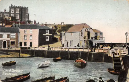 uk13493 pier and harbour broadstairs uk