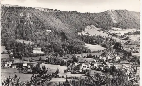 BF25774 vic sur cer cantal vue generale france front/back image