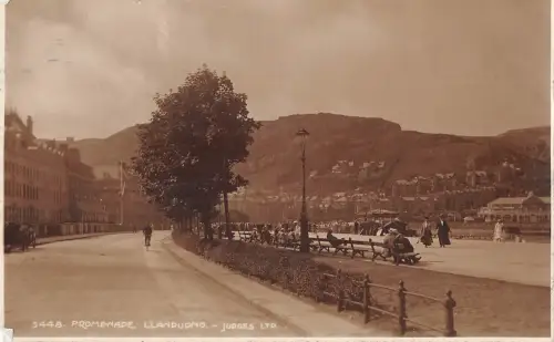 BR100024 Promenade Llandudno Richter 5448 Echtfoto Fahrrad Wales