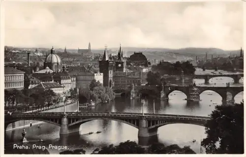 BT1988 une vue generale sur le 4 ponts Prag praha Prag Tschechien