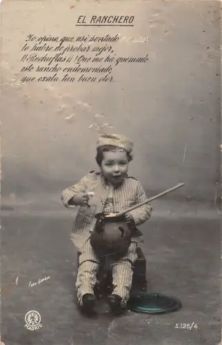 B98035 Kind isst el ranchero enfant