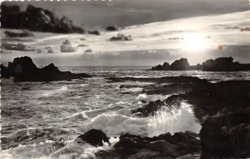 B56076 Lesconil Locher de soleil sur lesrochers france