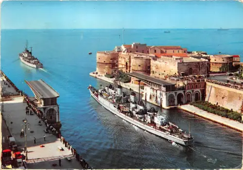 BC59793 Bateaux Schiffe in Tarent