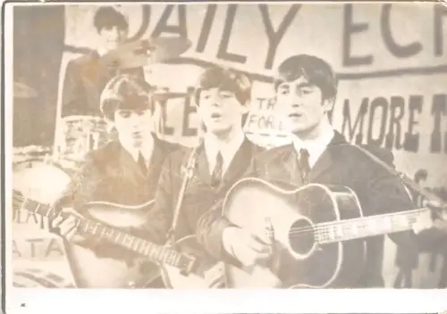 Mic29 The Beatles Band Musiker Echtfoto 7x9cm Film Kunst Kino