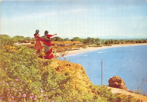 BG14484 Blick vom Rasthaus Hambantota Bay Damen Typen Sri Lanka Ceylon