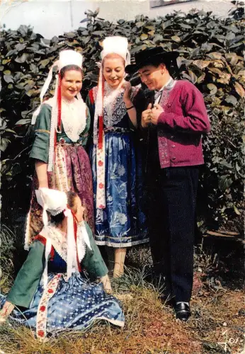 BT5493 Bretagne Jeunes Folklore Kostüme Frankreich
