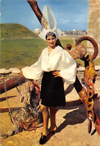 BR53279 La Vendee Kostüme sablais jeune fille en Costume du pays France