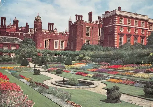 uk5313 hampton court palace flowers uk