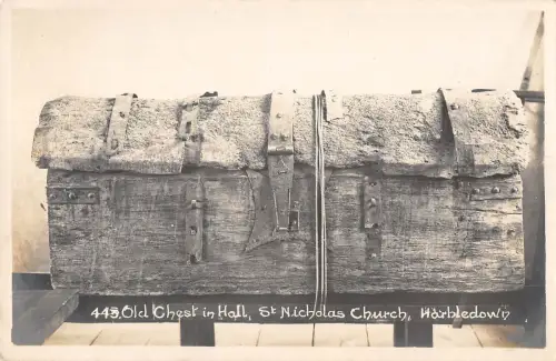 uk31847 alte Truhe in Hall St Nicholas Kirche Harbledown Echtfoto UK