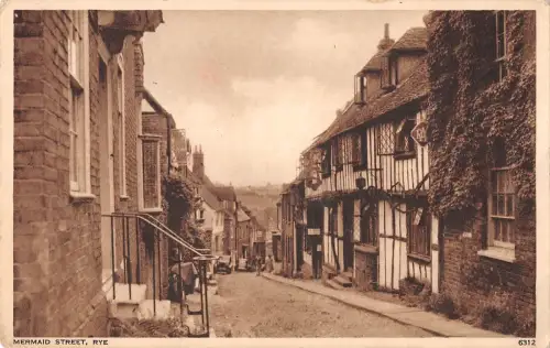 BR099917 Mermaid Street Rye UK