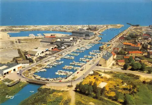 BR54505 Courseulles vue generale aereine sur les bassins france