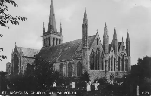 BR69880 st nicolas church gt yarmouth uk