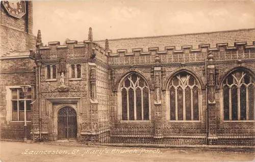 uk18123 st marys church porch launceston uk