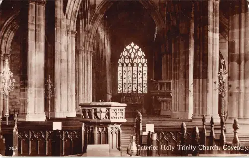 BR68005 Innenraum Heilige Dreifaltigkeit Kirche Coventry Echtfoto UK