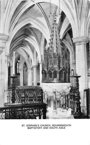 br108756 Baptisterium und South Aisle St Stephens Church Bournemouth UK Echtfoto